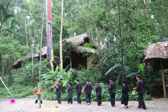 2-Day Thai Hai Eco-Village Cycling Tour